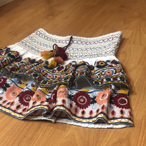 Embroidered skirt - Picture 3 of 11